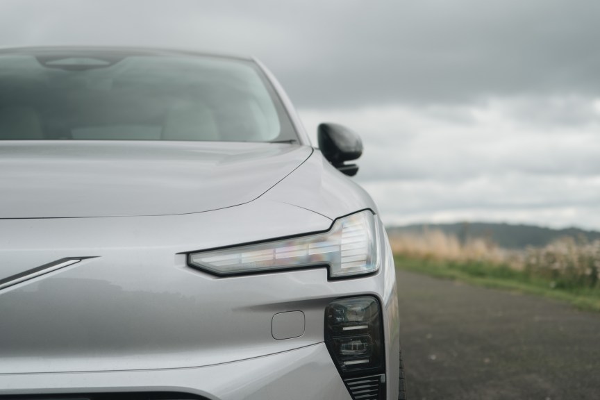 Image of a Volvo headlight