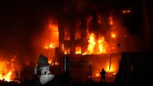 Russian strikes resume, killing two in Kyiv despite US mediation