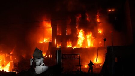 Russian strikes resume, killing two in Kyiv despite US mediation