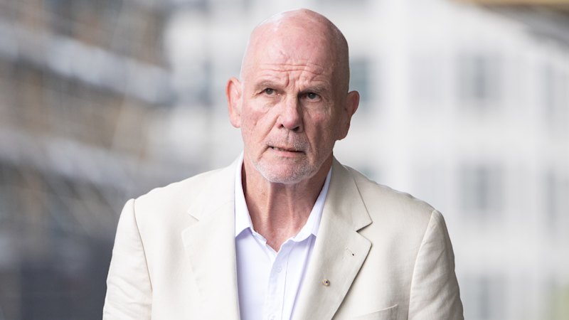 SMH journalist Peter FitzSimons gives evidence; former 2GB broadcaster’s indecent assault, sexual touching trial continues