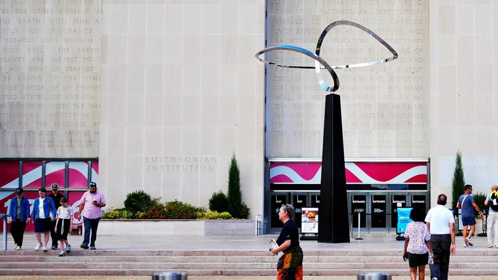 Trump gives Smithsonian days to replace 'strange modernist sculpture' with Founding Father