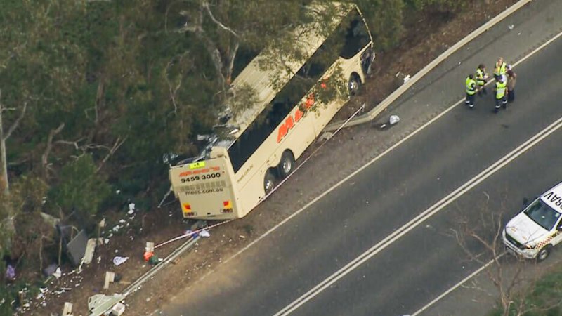 Man dead, several injured after Melba Highway bus collision near Kinglake