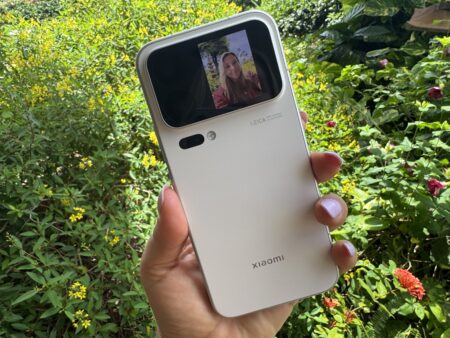 I’m Enamored With the Xiaomi 18 Pro Max’s Rear Second Screen