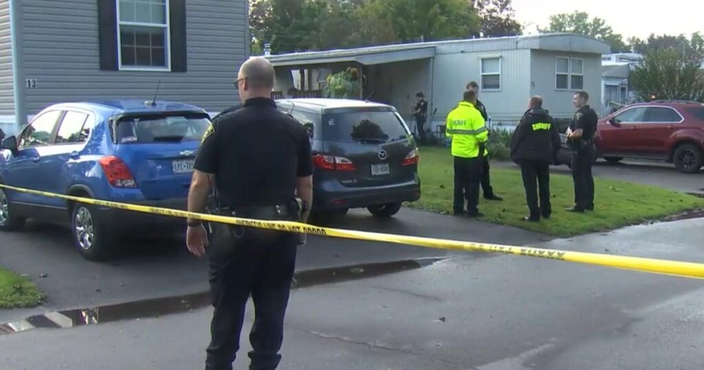 Man Arrested After Mom’s Body Found in Bathtub, Wrapped in Shower Curtain Following Stabbing