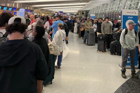 Chaos at major California airport as passengers stuck in miserable lines due to mass outage