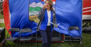 ‘Why walk away?’: Emotional Danielle Smith speaks against separation at online forum