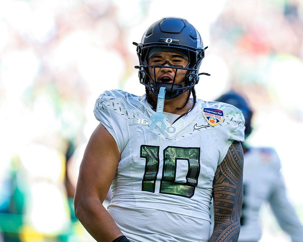 Matayo Uiagalelei is the younger brother of Chargers backup QB DJ Uiagalelei. (Photo by Chris Arjoon/Icon Sportswire via Getty Images)