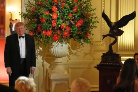 Trump gifts Xi a bald eagle sculpture — invites him to tour new ballroom — at White House state dinner