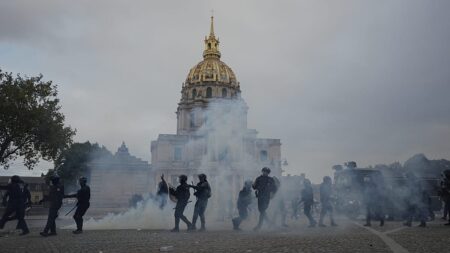Violence in Paris as tens of thousands attend France student protests