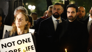 Anti-Israel protesters label Mamdani a 'traitor,' accuse him of 'genocide' outside Oct 7 vigil