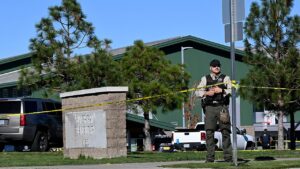 Armed bystander fatally shoots suspected teen gunman after 3 children, 1 adult killed at Oregon school: feds