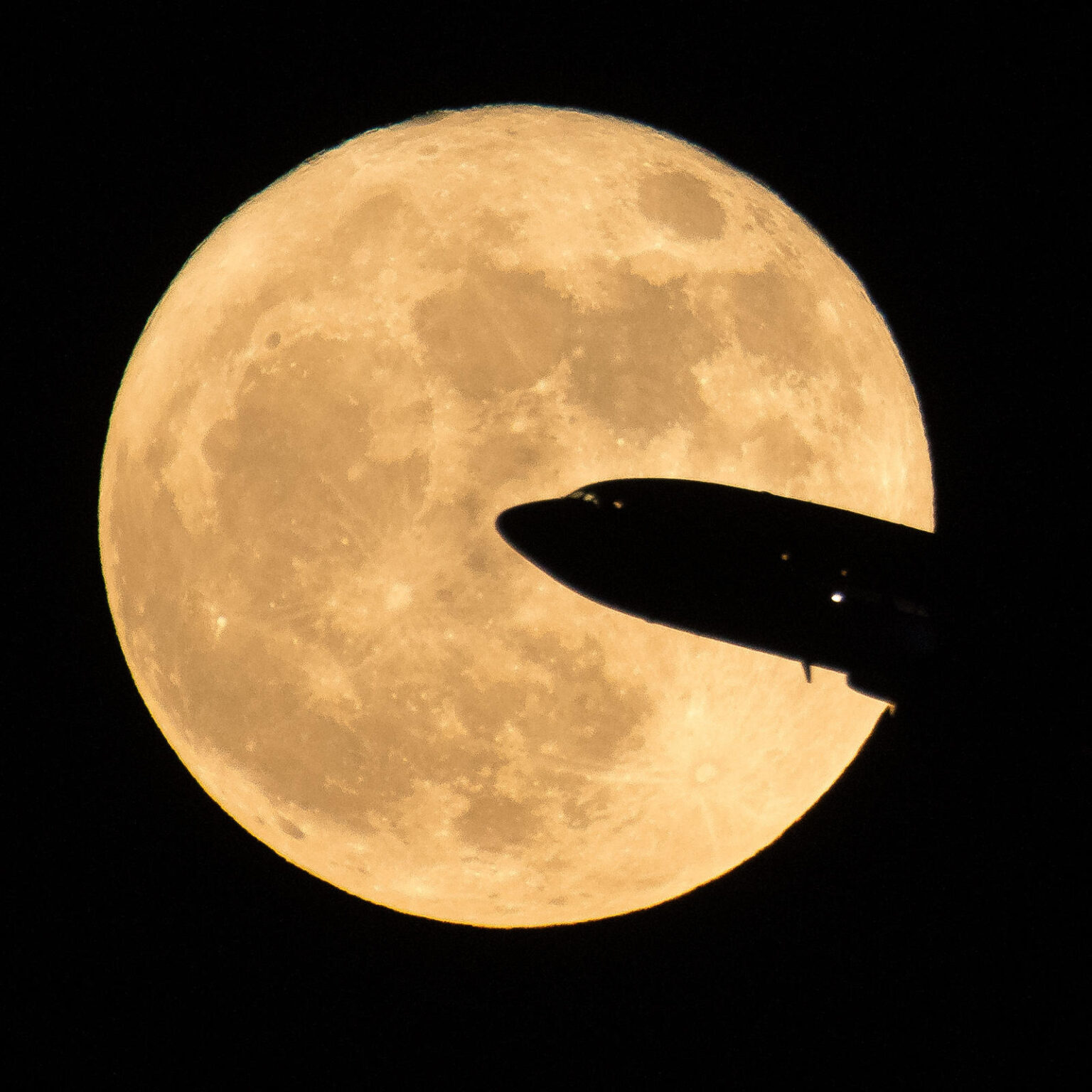 November 2026 Skywatching Guide: Meteors, Planets, Stars and a Full Moon