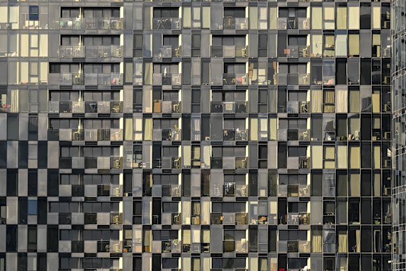 Victorian Labor is promising to ban a practice giving strata managers secret kickbacks, and set up a taskforce to police new laws.