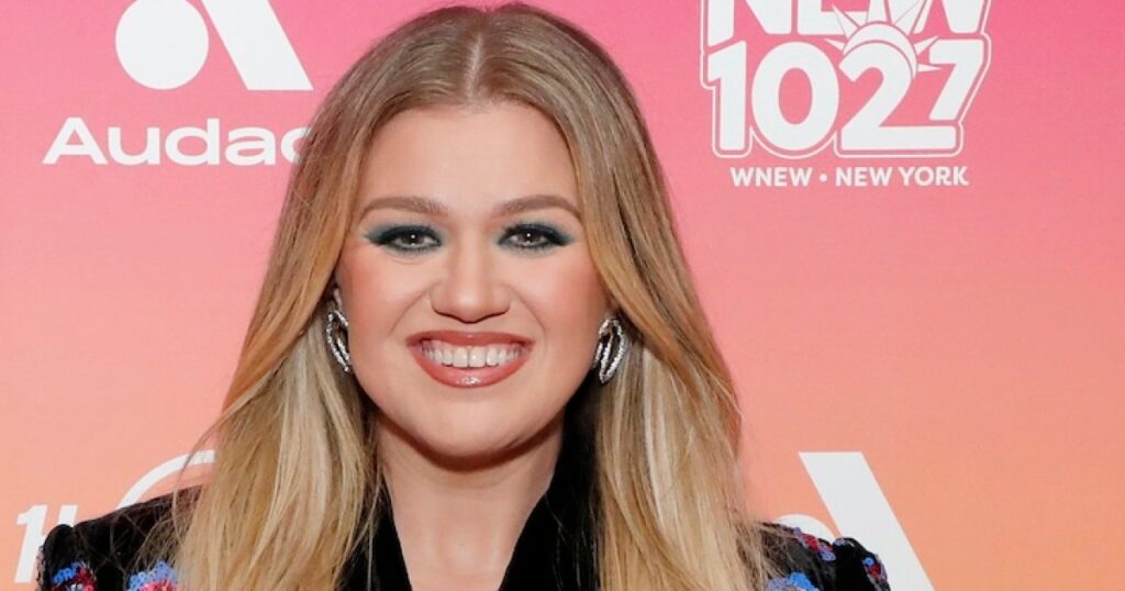 Brooklyn Store Reacts to Kelly Clarkson’s Claim It Denied Her a $15,000 Singing Bird