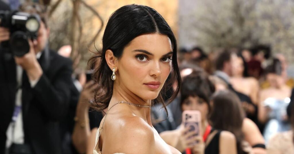 Kendall Jenner ‘Wouldn’t Be Opposed’ to ‘Having Some Fun With a Girl’ After Sexuality Rumors