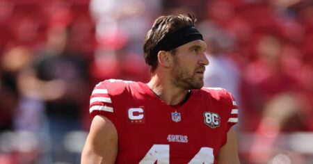 San Francisco 49ers Star Kyle Juszczyk Helped Off the Field After Gnarly Knee Injury