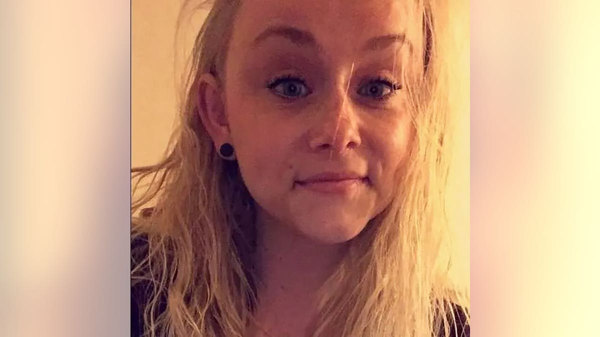 Selfie of Sydney Loofe.