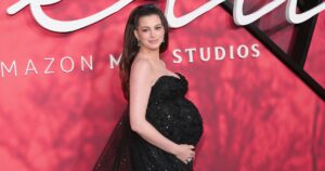 Anne Hathaway Called This Body Oil a ‘Game-Changer’ for Her Pregnancy — And It’s on Amazon
