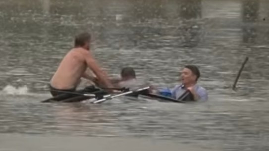 ABC journalist Will Murray (right) and another man (left) at the moment they freed the driver.