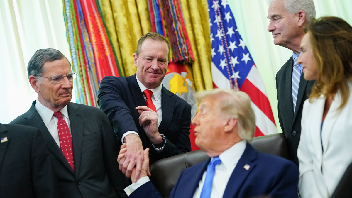 Sen. Eric Schmitt shakes President Donald Trump’s hand inside the Oval Office