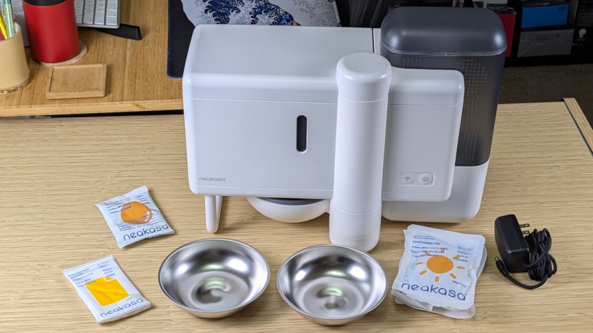 neakasa-riko-smart-pet-feeder-on-desk-with-accessories.jpg
