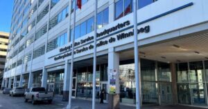 Mayoral candidates pitch more policing as civic election nears in Winnipeg